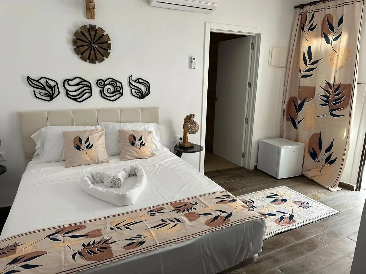 Vilador Beach Hotel マズノウ